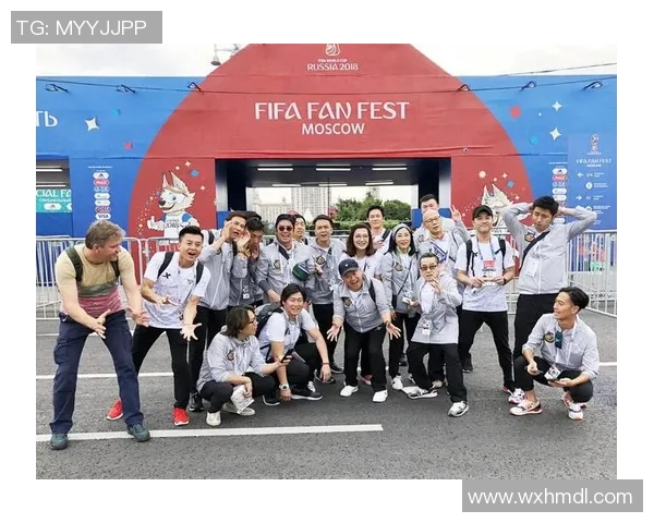 足球明星合影背景下男生头像展现独特风采与运动魅力